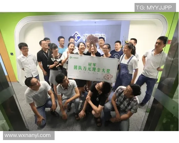 青年赛点评：FPX展现出色节奏掌控力与团队协作能力的精彩表现